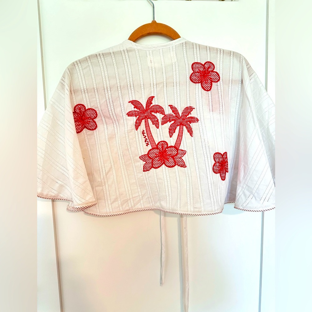 KARAVAN NWT cape/collar. O/S